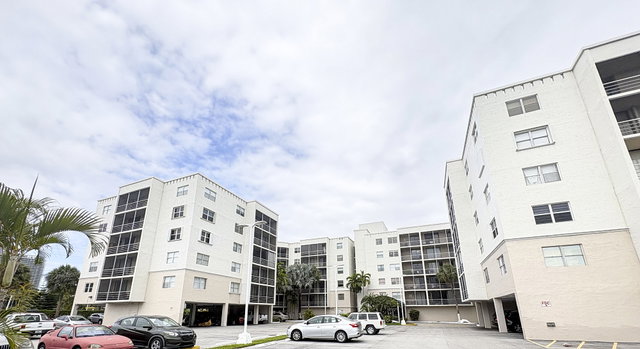 Carlton Bay Condo photo 2